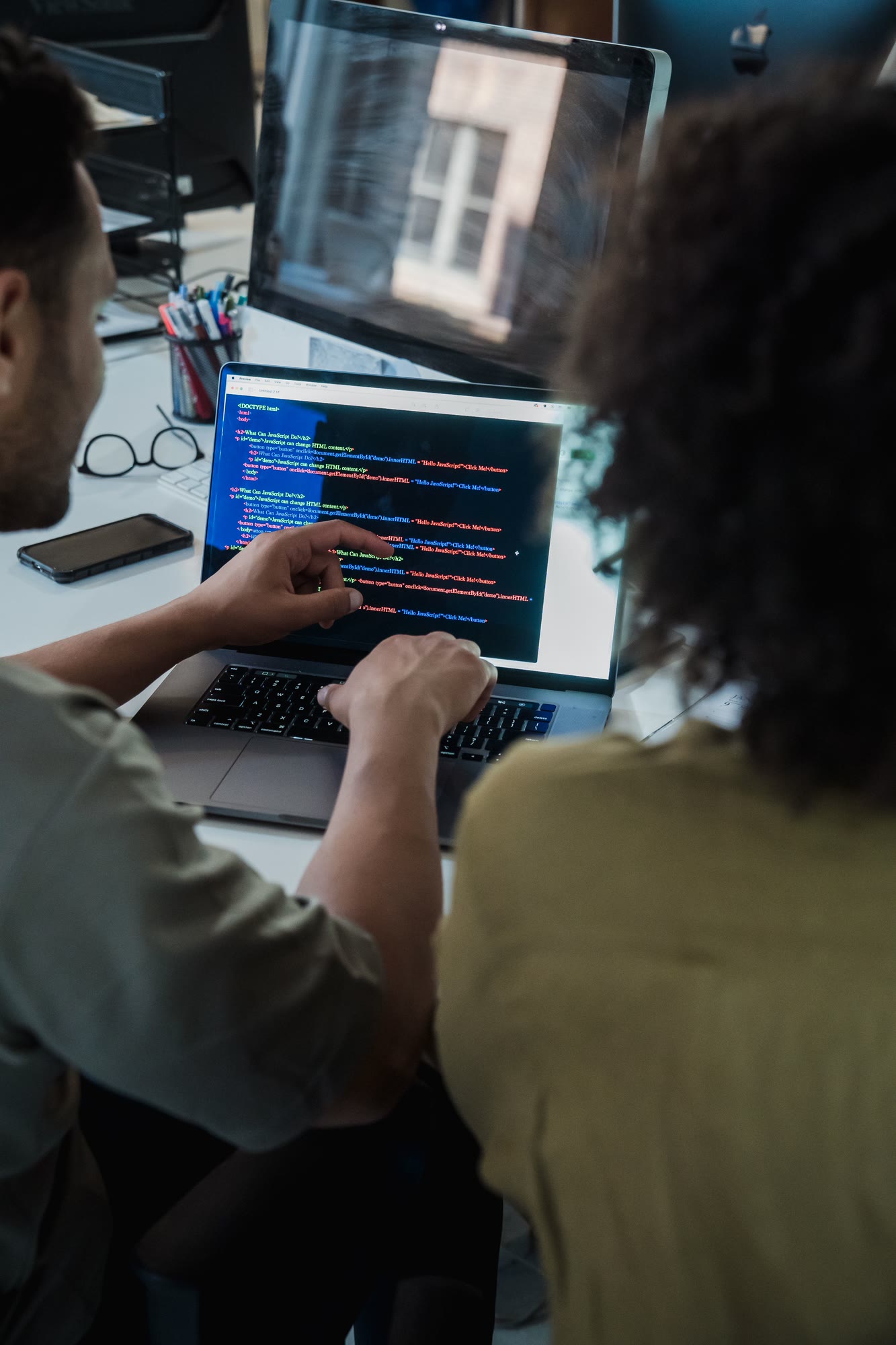 An enterprise team collaborating around connected business data