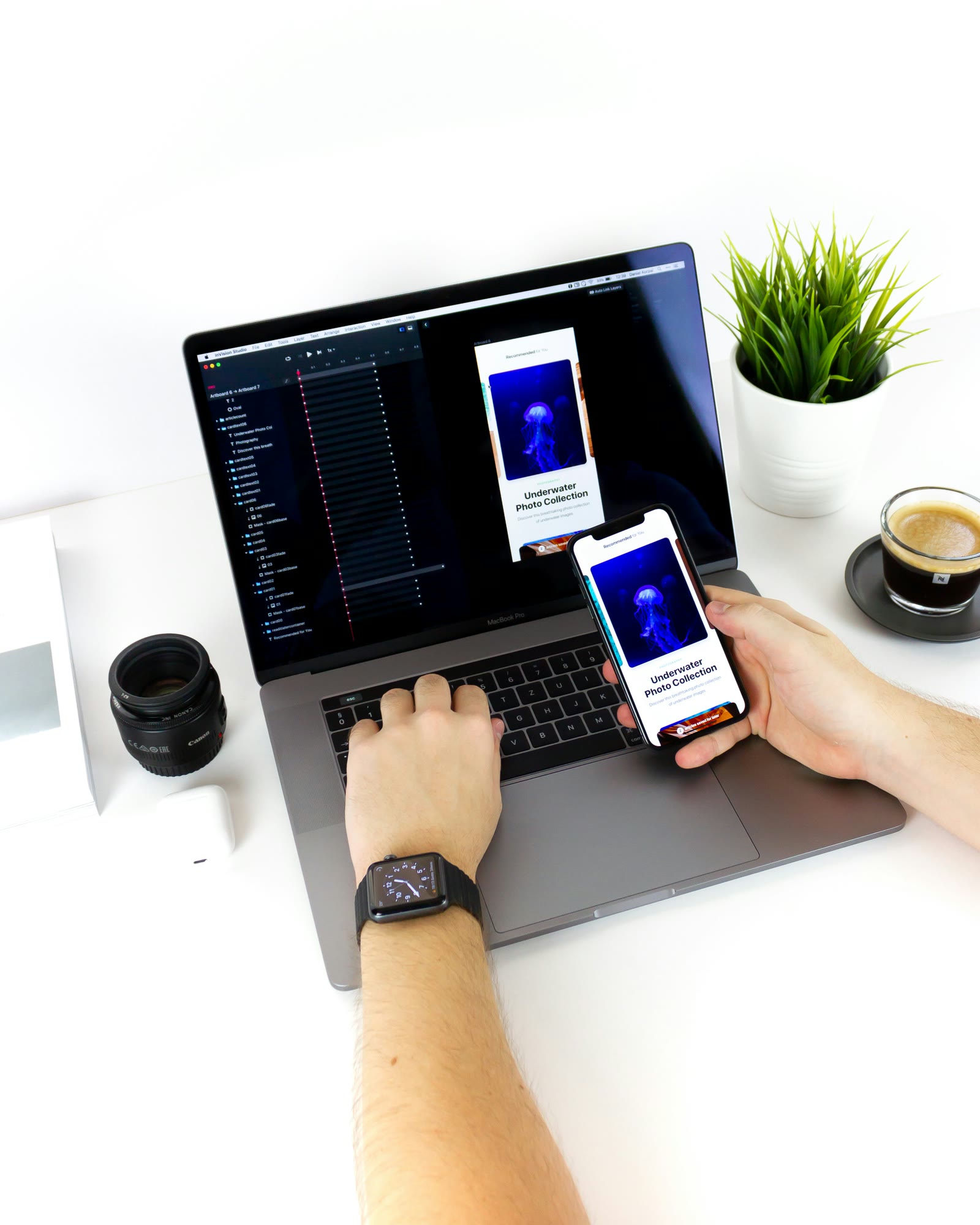 هاتف ذكي يعرض واجهة تطبيق جوال حديث